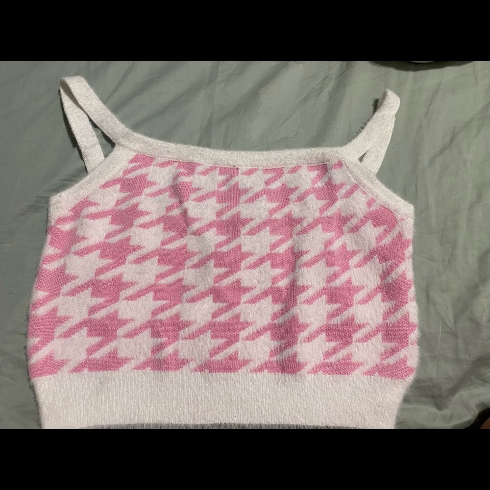Unique pink/white tank top<3
